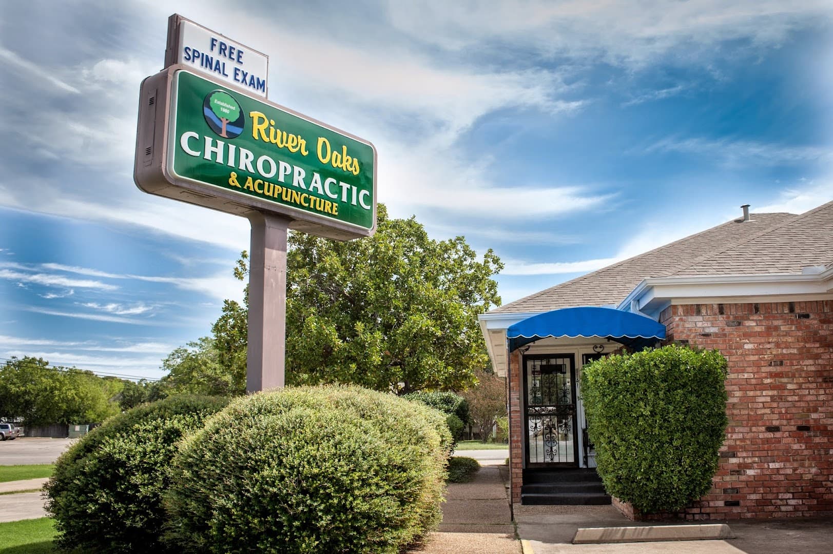 River Oaks Chiropractic Clinic: Dale L. White Jr. DC - Photo 1