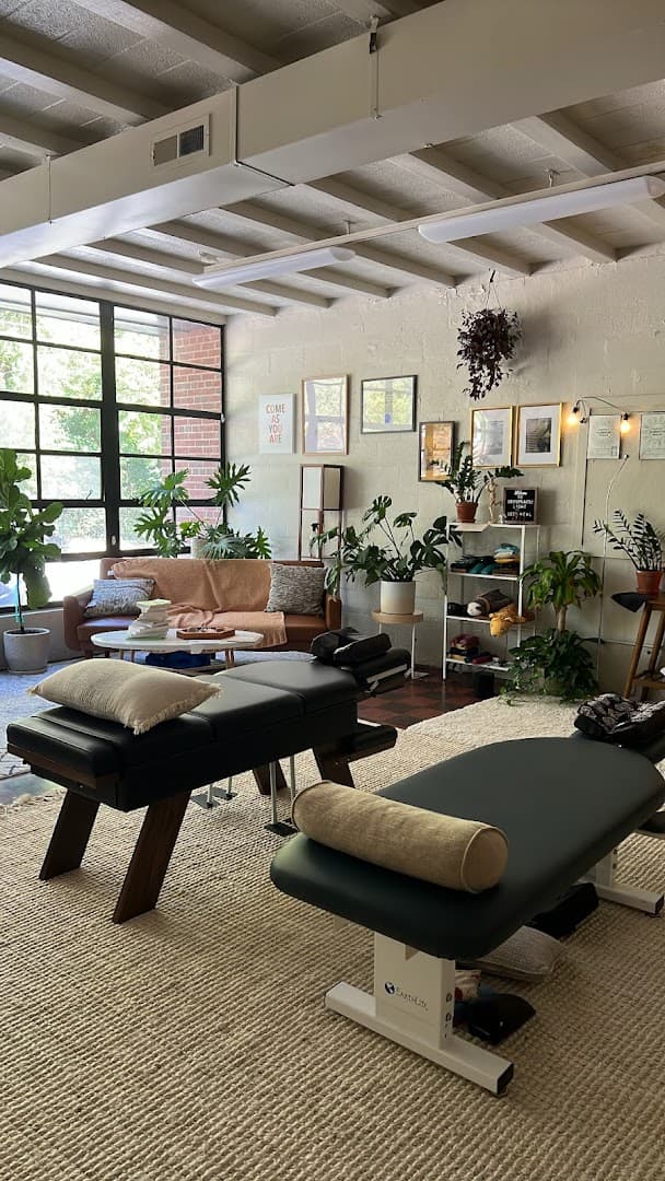 Chiropractic Light - Photo 1