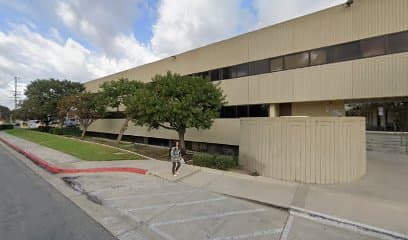 Dr. Lauren Hunter - Photo 1